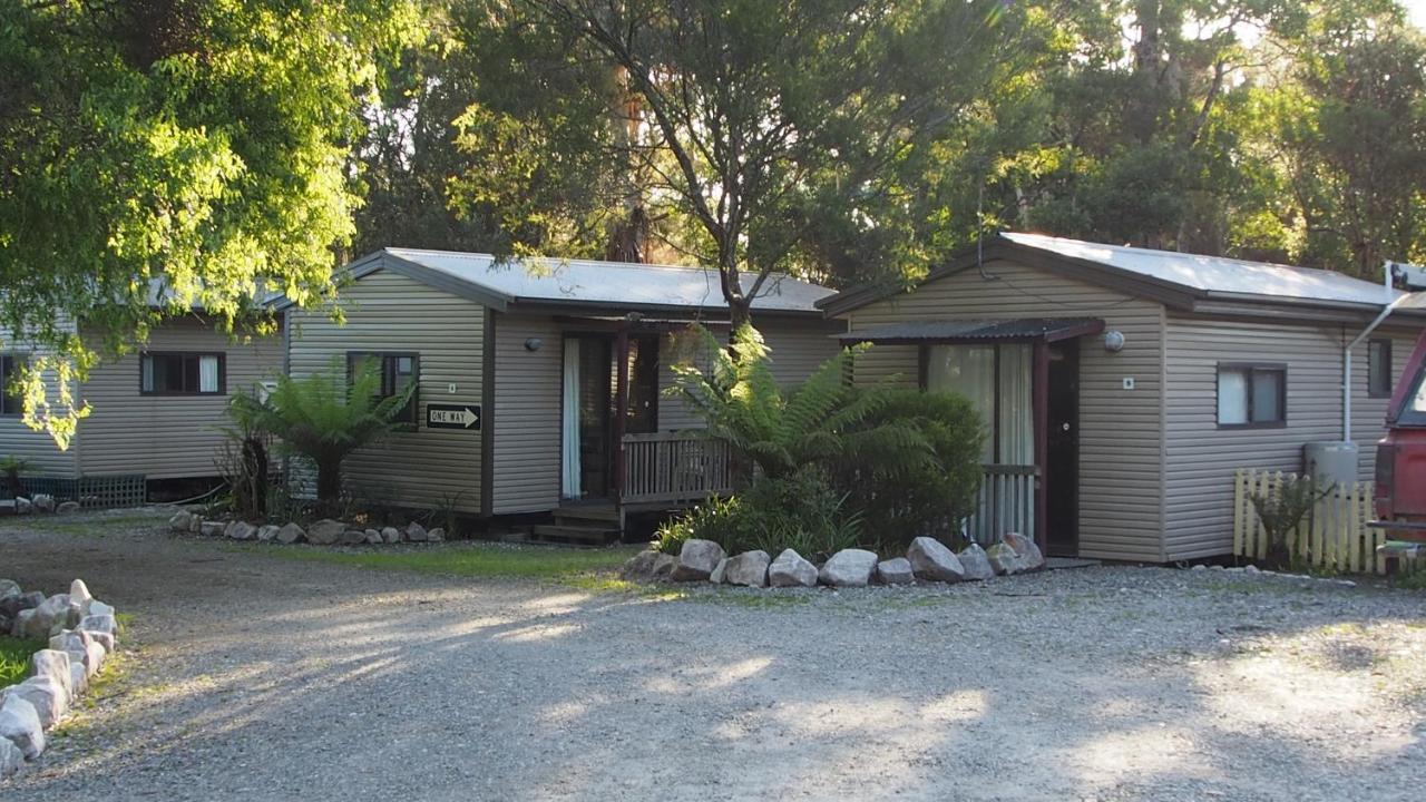Strahan Retreat Holiday Park Bagian luar foto