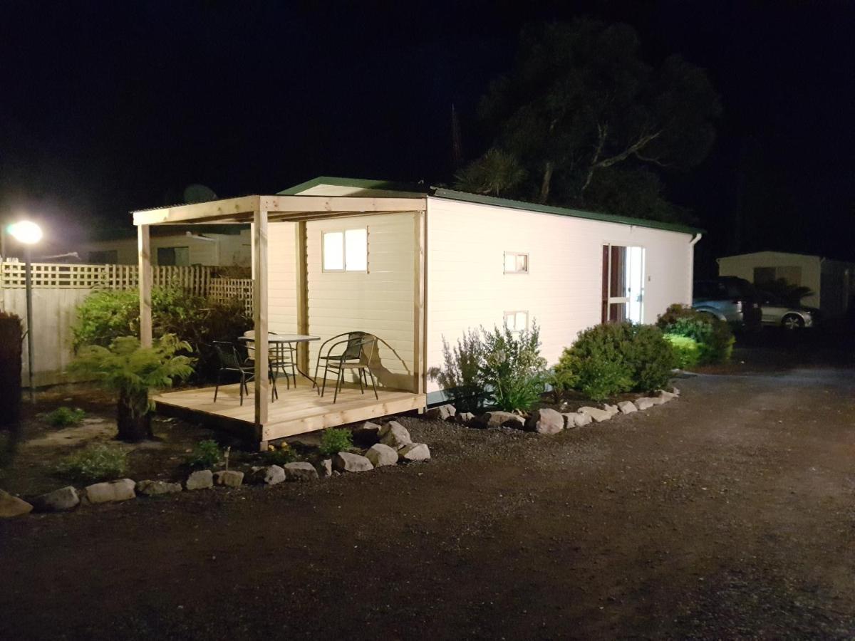 Strahan Retreat Holiday Park Bagian luar foto