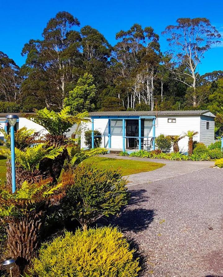 Strahan Retreat Holiday Park Bagian luar foto
