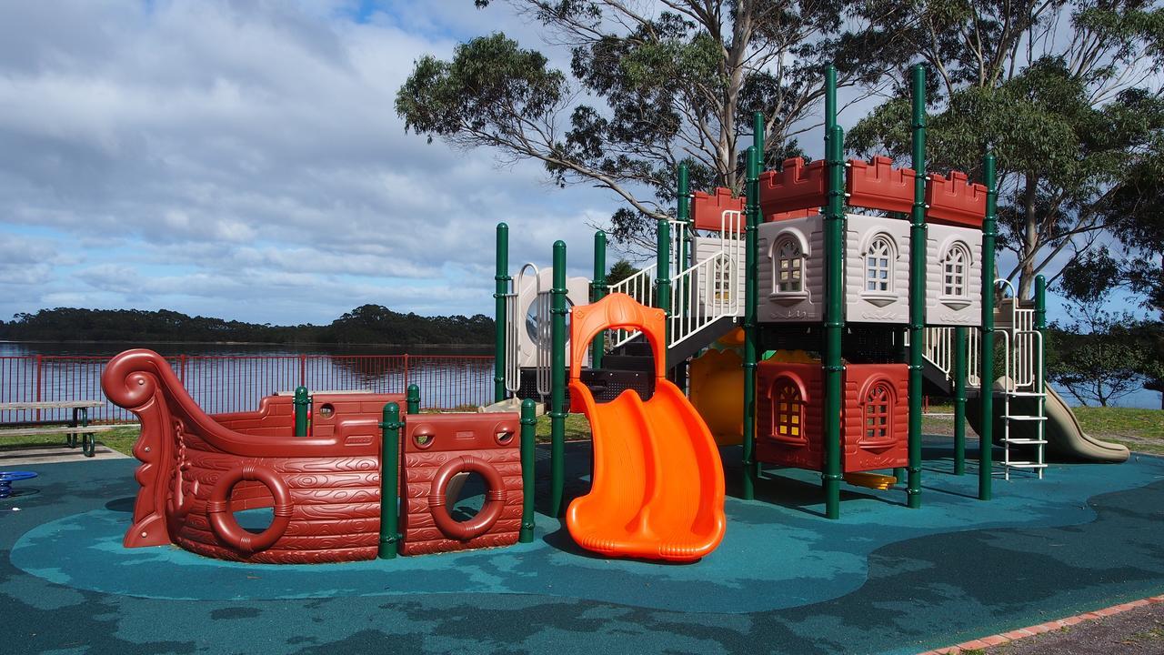 Strahan Retreat Holiday Park Bagian luar foto