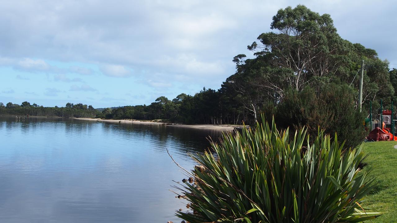 Strahan Retreat Holiday Park Bagian luar foto