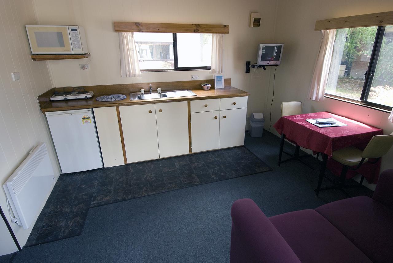 Strahan Retreat Holiday Park Bagian luar foto