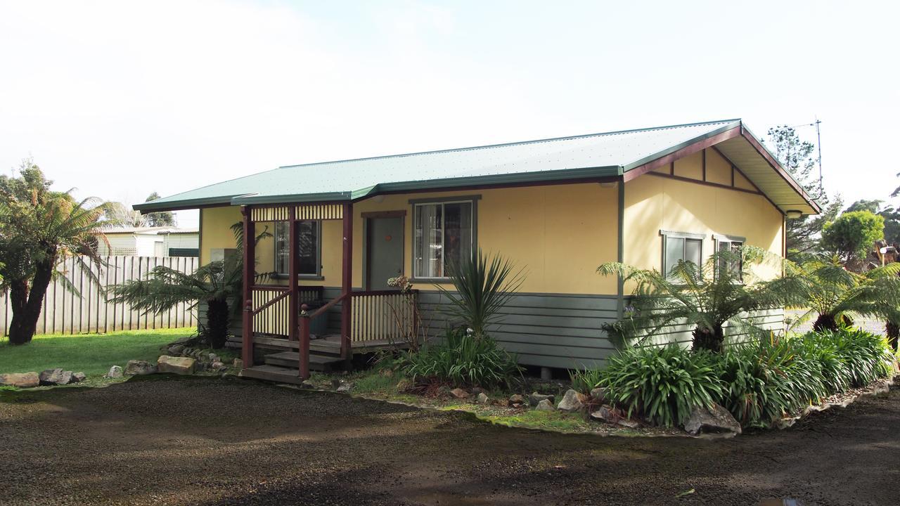 Strahan Retreat Holiday Park Bagian luar foto