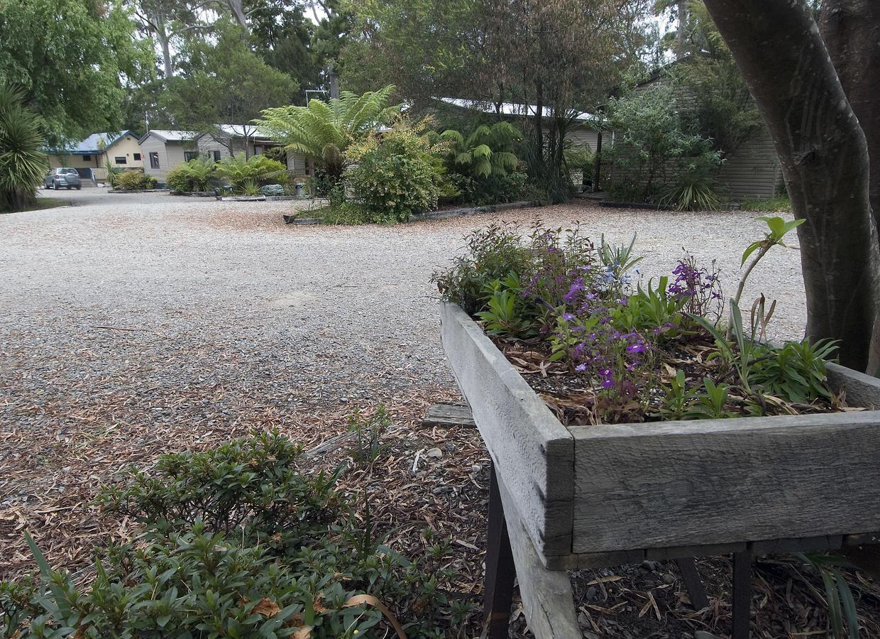 Strahan Retreat Holiday Park Bagian luar foto