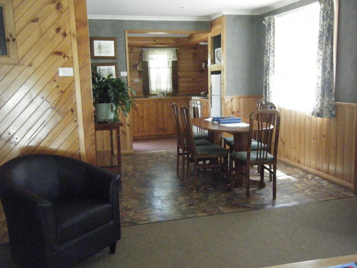 Strahan Retreat Holiday Park Bagian luar foto