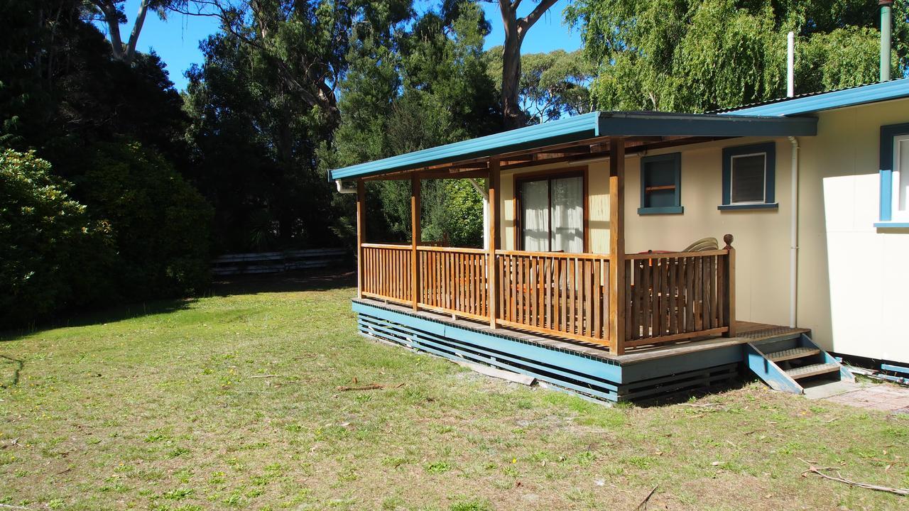 Strahan Retreat Holiday Park Bagian luar foto