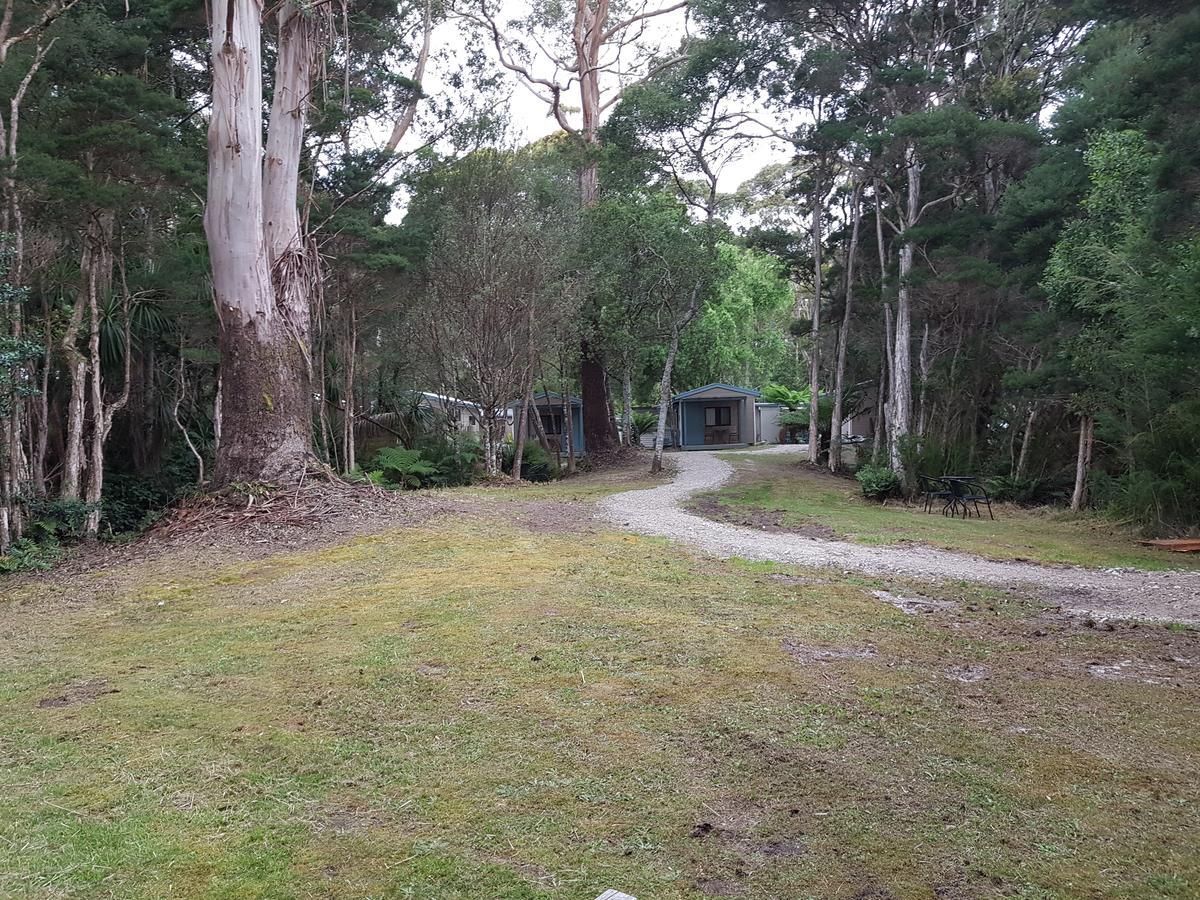 Strahan Retreat Holiday Park Bagian luar foto