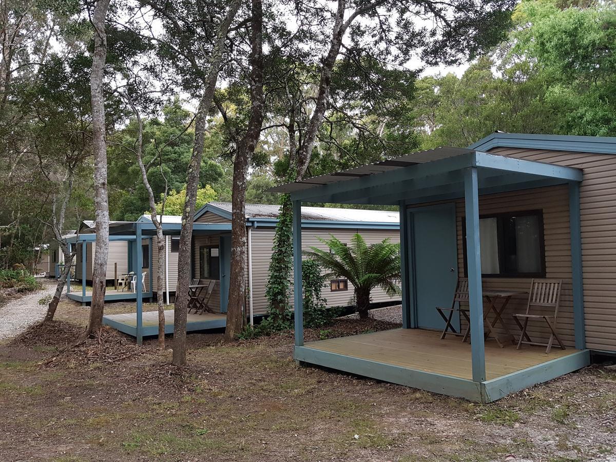 Strahan Retreat Holiday Park Bagian luar foto