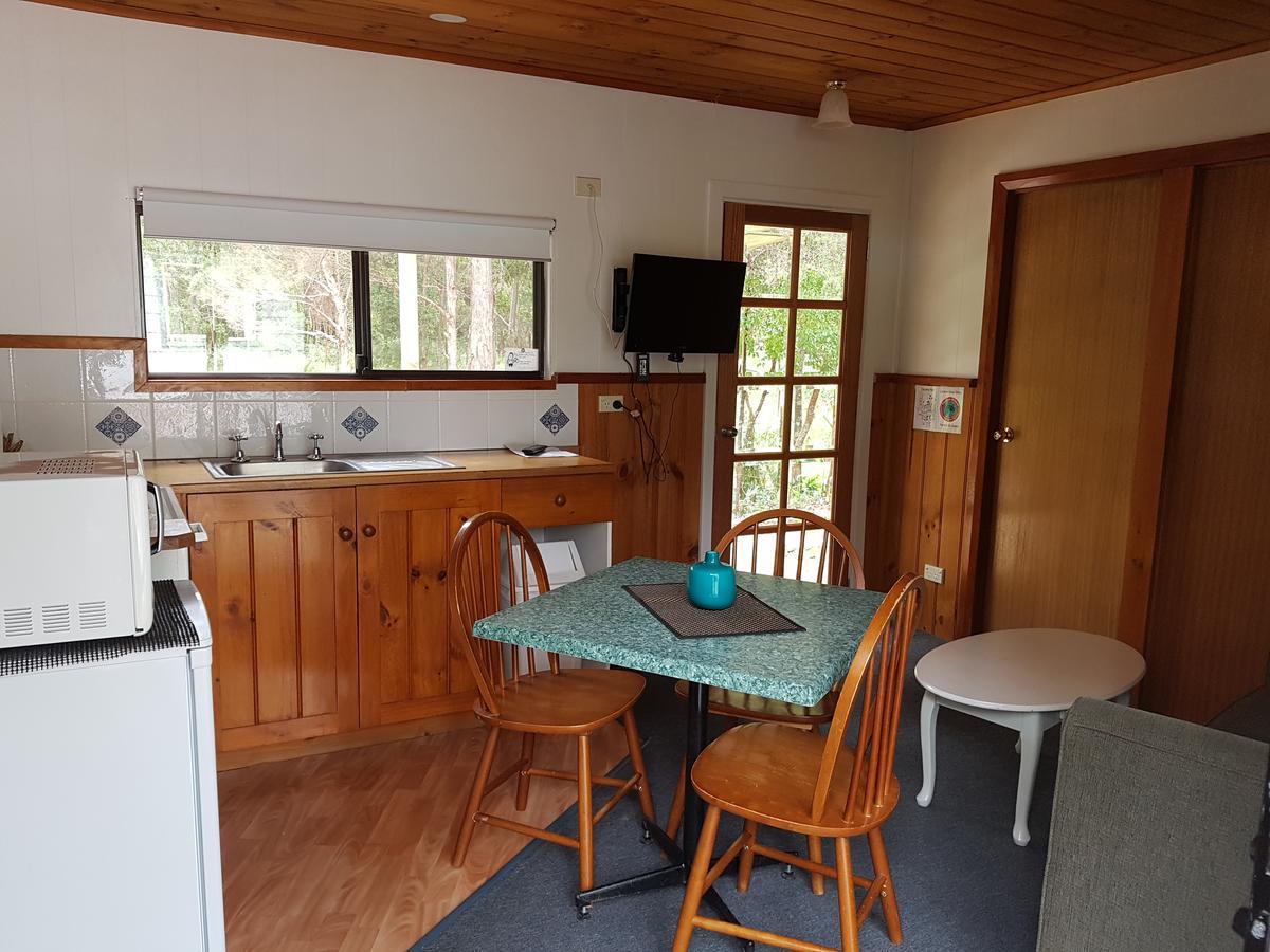 Strahan Retreat Holiday Park Bagian luar foto