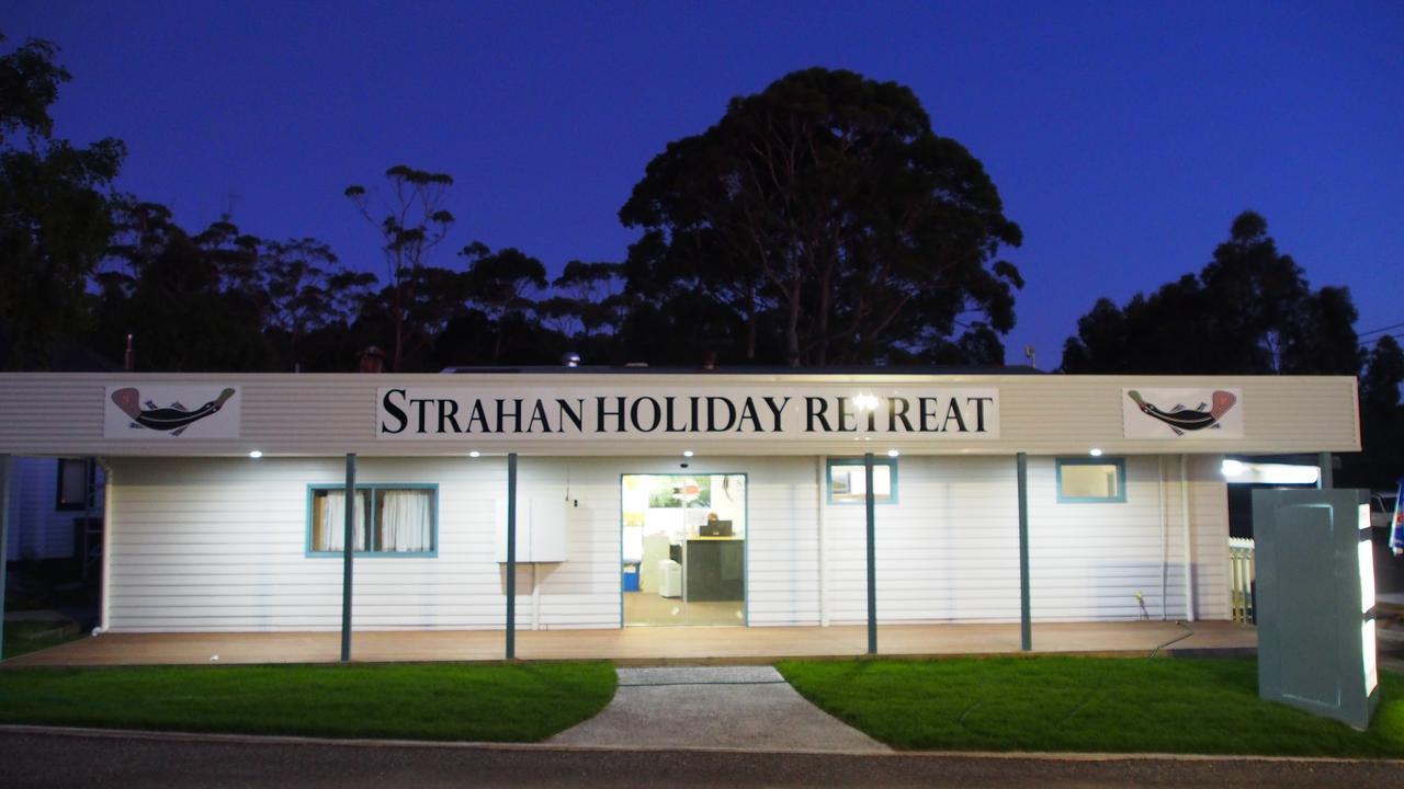 Strahan Retreat Holiday Park Bagian luar foto