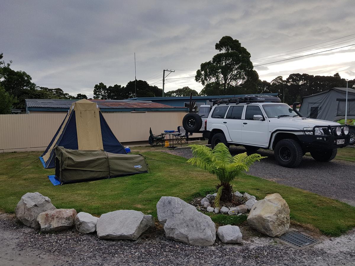 Strahan Retreat Holiday Park Bagian luar foto