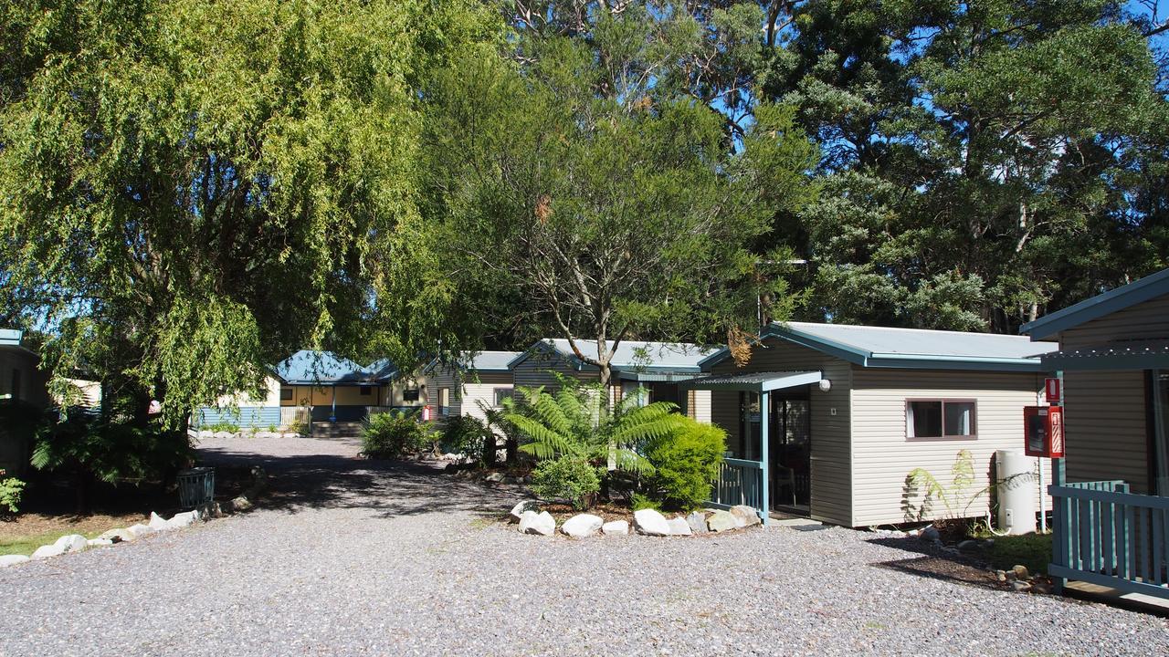 Strahan Retreat Holiday Park Bagian luar foto