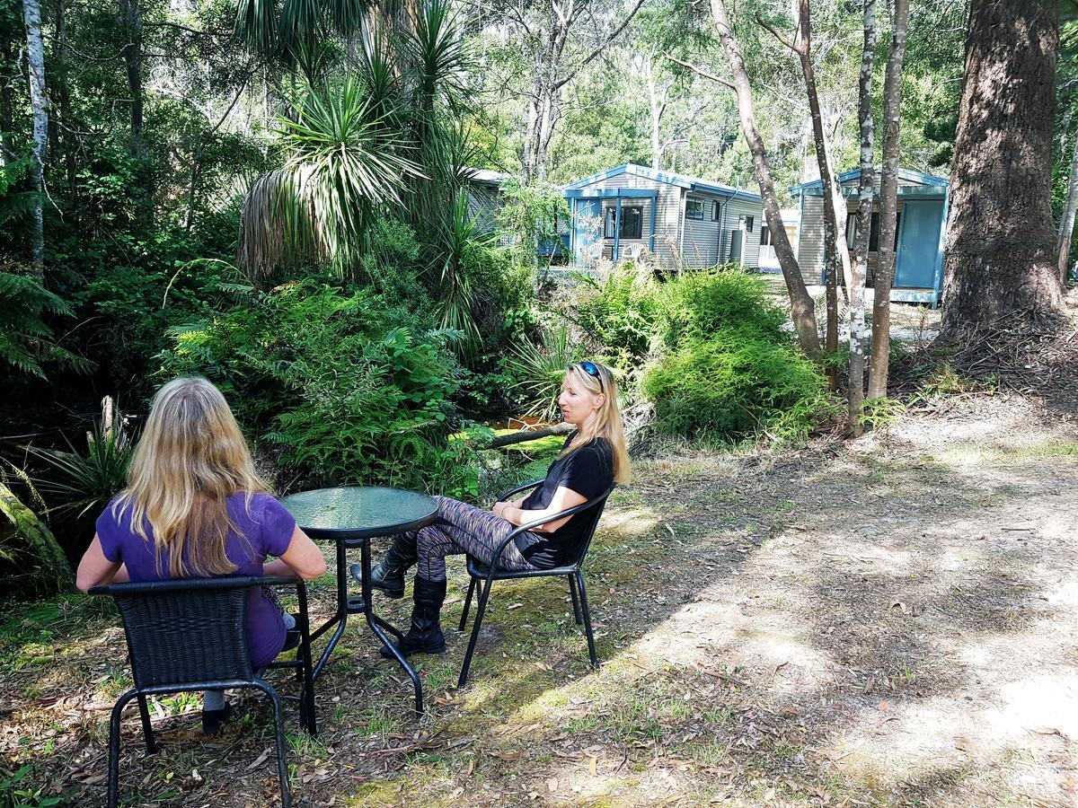 Strahan Retreat Holiday Park Bagian luar foto